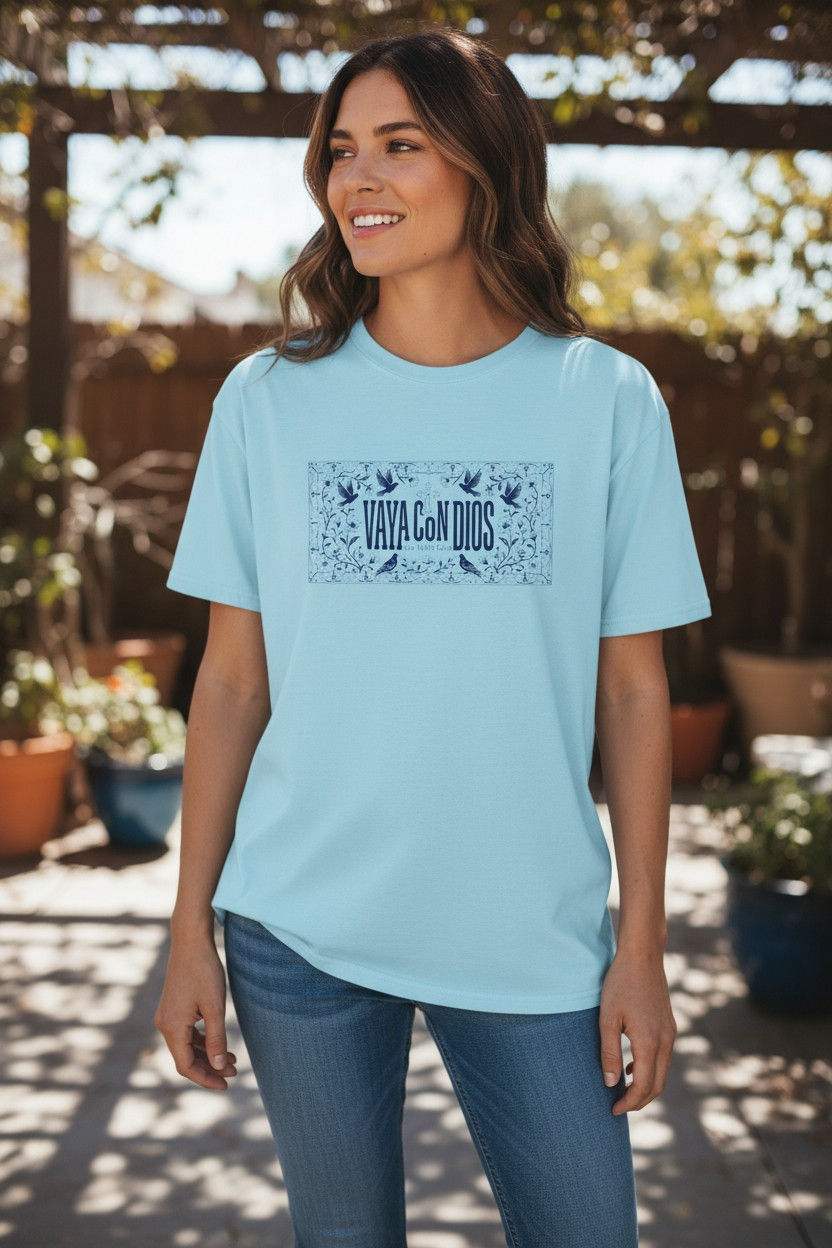 Camiseta “Vaya Con Dios” | Camisa Cristiana en Español | Playera de Fe Unisex